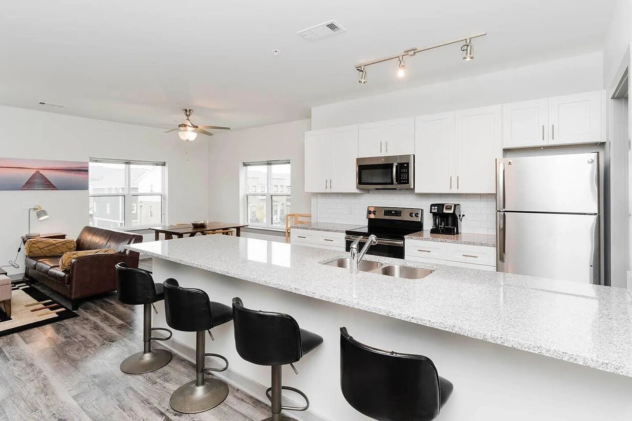 Furnished Luxury Condo on Riverfront Parkw... - Furnished Luxury Condo on Riverfront Parkw...