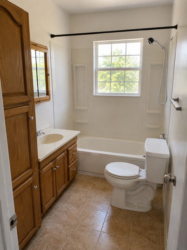 Photo - 2602 NW Commerce Cir