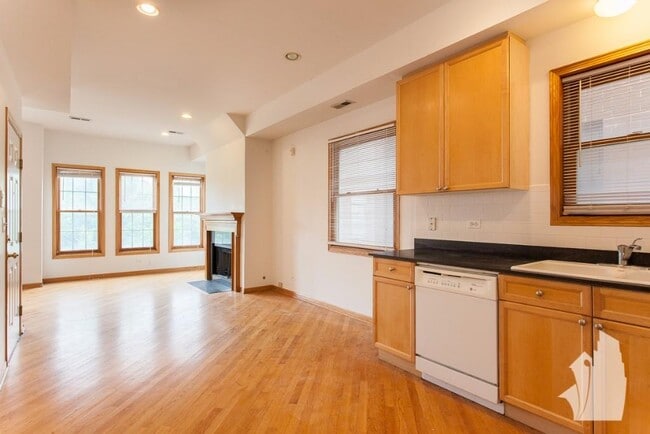 Photo - 1326 W Diversey Pky Unit 1326 W Diversey