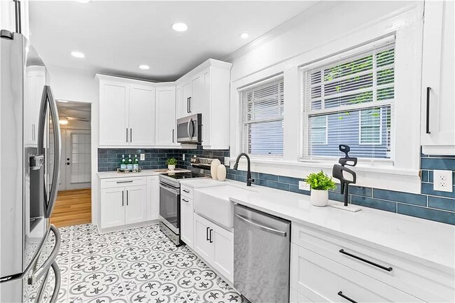 Room in House on Evans Dr SW