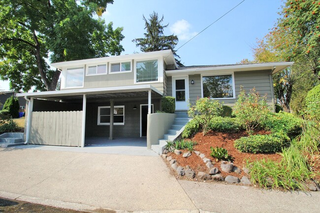 Building Photo - 3396 SE Rockwood St Rental