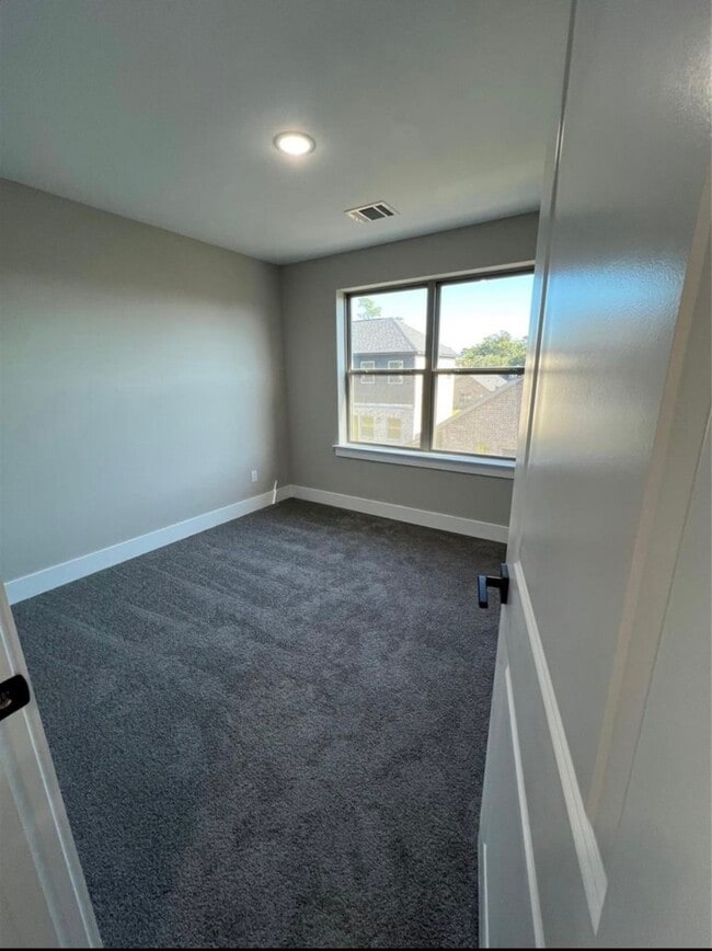 Photo - 20003 Venetto St