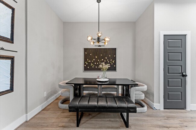 Photo - 6904 Covington Dr Unit B