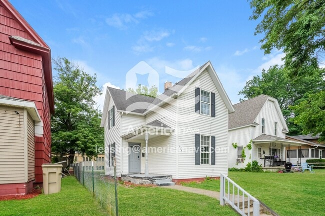 Photo - 924 E Dayton St