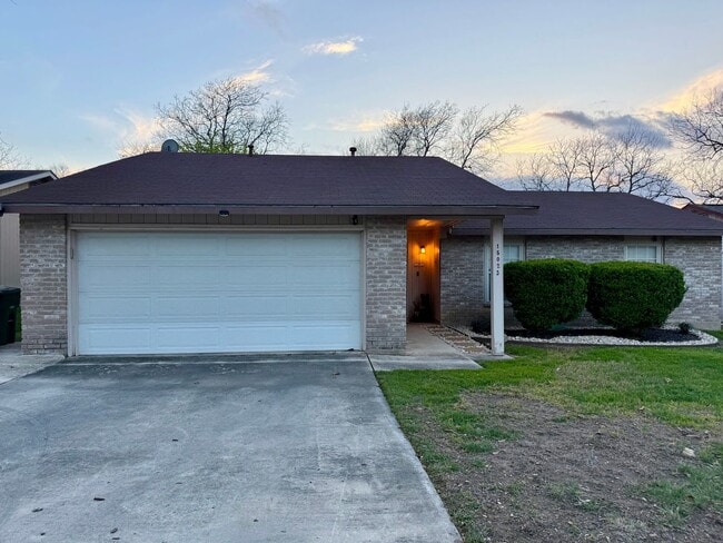 Building Photo - COMING SOON! 3 Bed / 2 Bath – Updated Home with Fireplace & Shaded Backyard