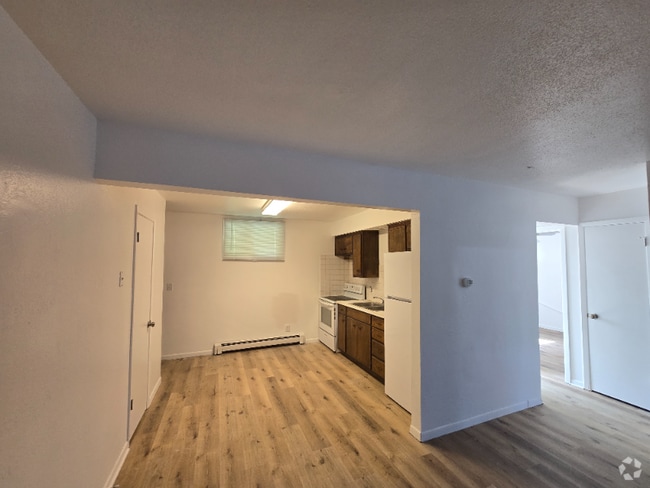 Building Photo - 704 E 14th St Rental
