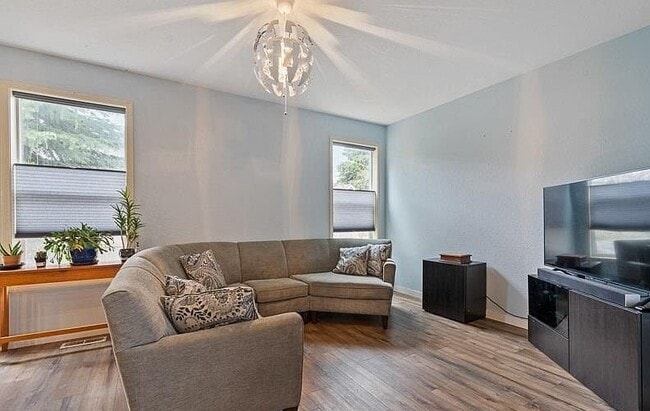 Photo - 7407 Everwood St NE