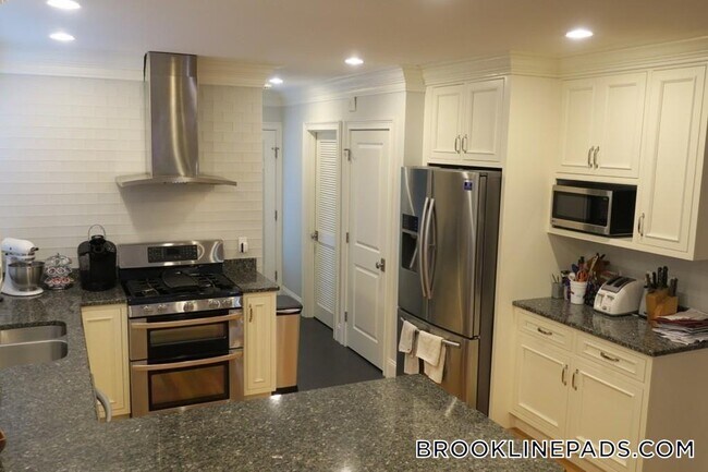 Photo - 279 Walnut St Unit 2