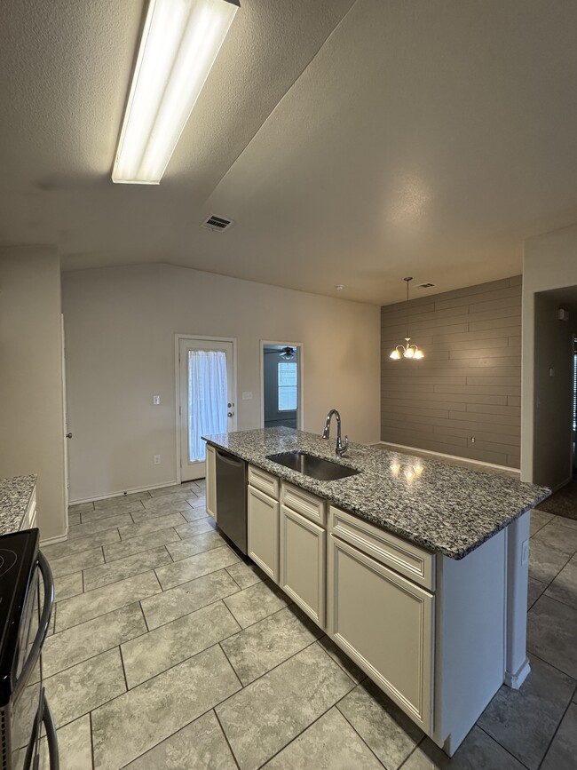 Photo - 804 Elgin St