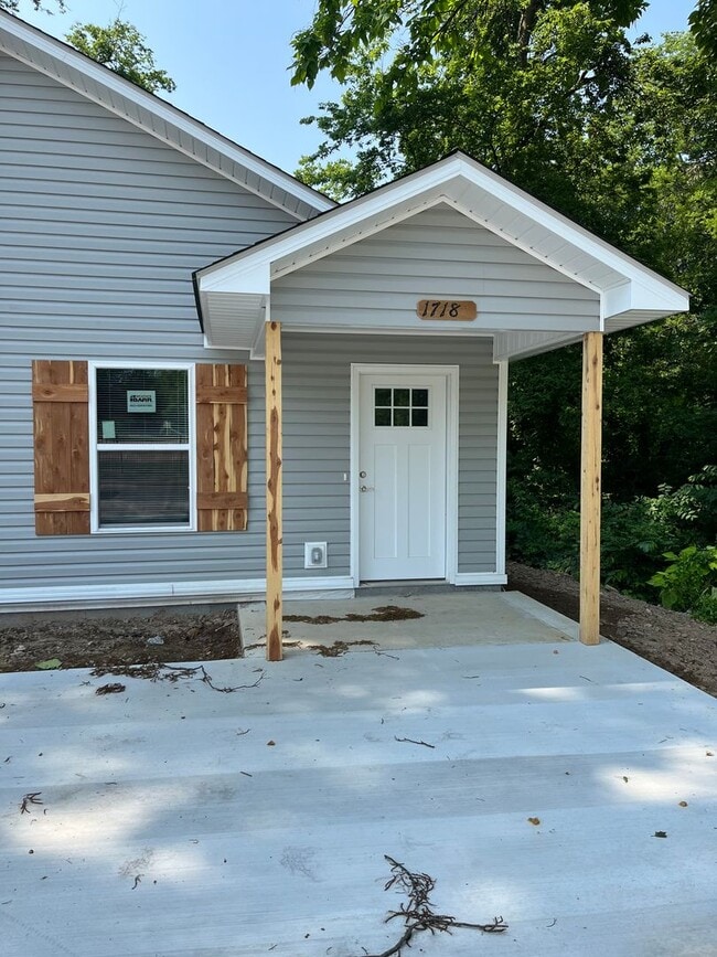 Photo - COX-POPLAR ST Unit A