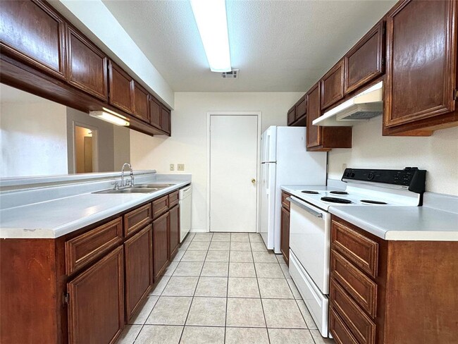 Photo - 2203 Creekside Ln