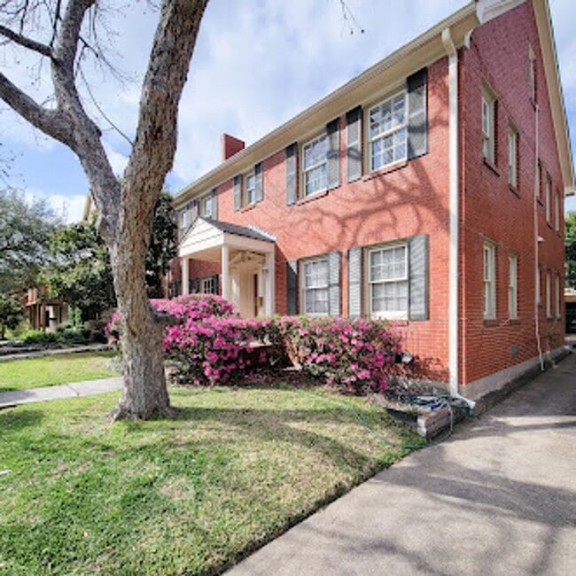 Photo - 1728 Hawthorne St Unit 2