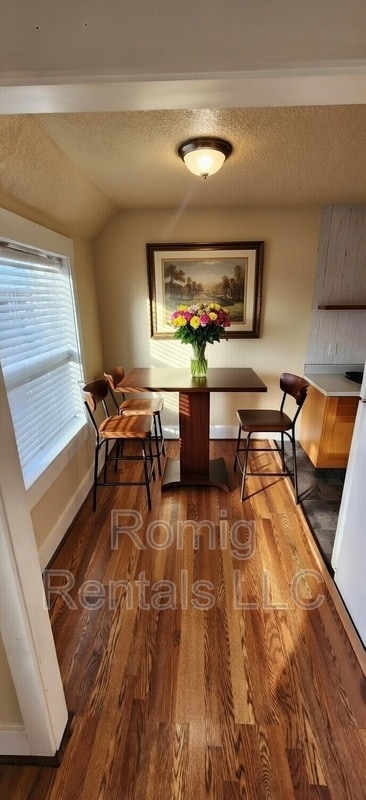 Photo - 300 N 5th Ave