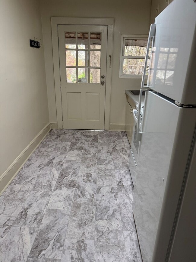 Photo - Cute cozy 1 bedroom 1 bathroom -Move In Special $500 off first full month Unit B