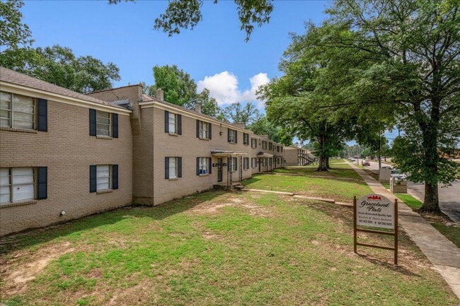 Graceland Flats - Graceland Flats Apartments