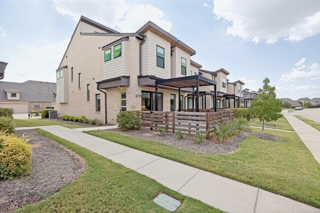 3771 Pine Leaf Ln