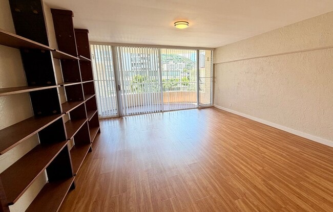 Building Photo - 1447 Kewalo St Unit 304