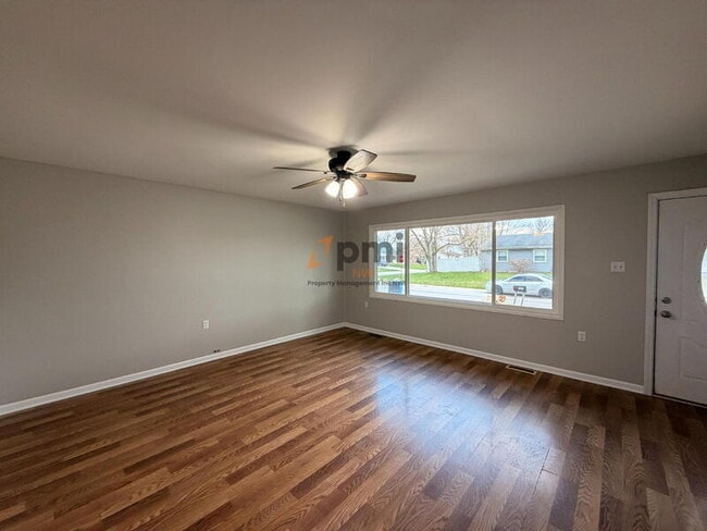 Photo - 325 Lahonda Dr