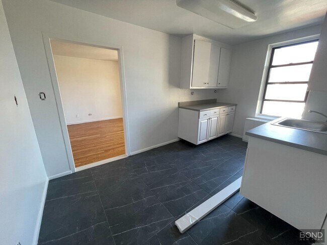 Building Photo - 23-35 Broadway Unit 3G Rental