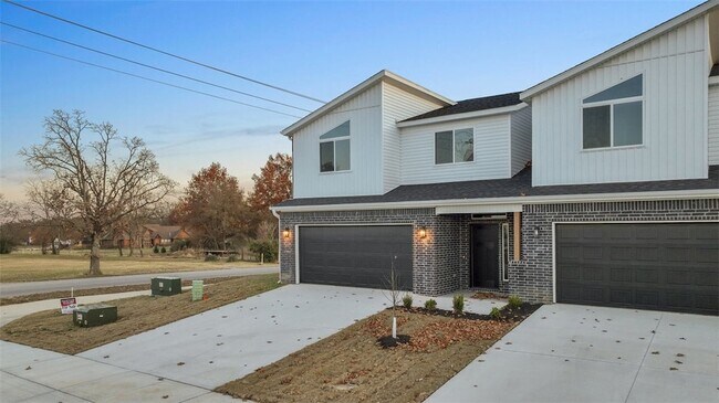 Photo - 1861 Lapis Ave