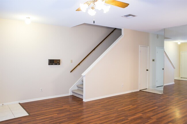 Photo - 3098 Holly Hall St Unidad 3098