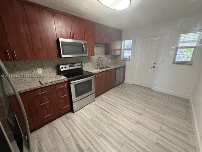 Photo - 2742 SW 32nd Ave Unit 2742 SW 32nd Ave