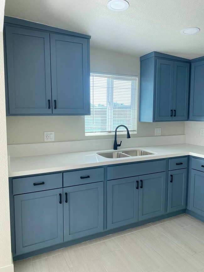 Photo - 715 E River Ave