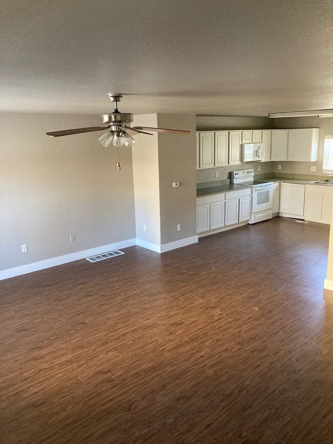 Photo - 18 Columbine Ave