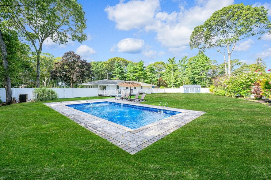 6 Rolling Hill Rd