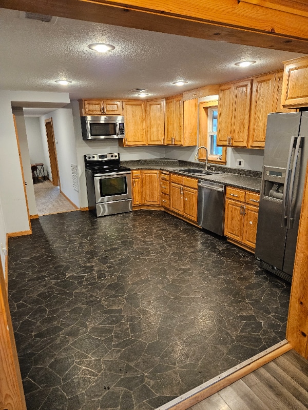 Building Photo - 116 Morse St N