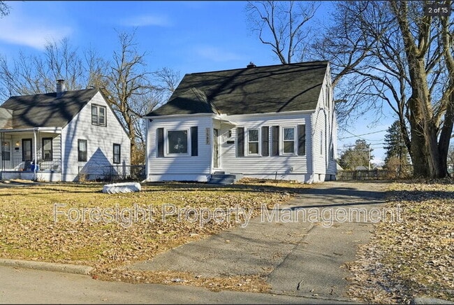 Building Photo - 1582 Vendome Dr S