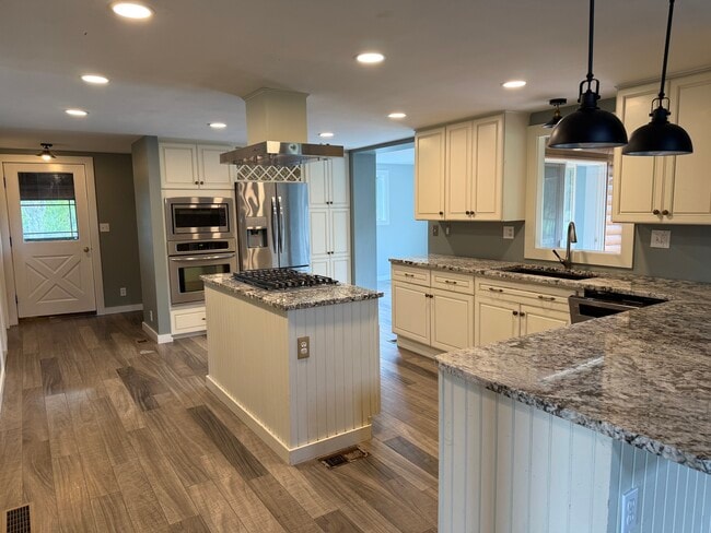 Photo - 40 W Quasset Rd