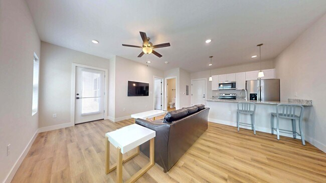 Photo - 305 W Washington