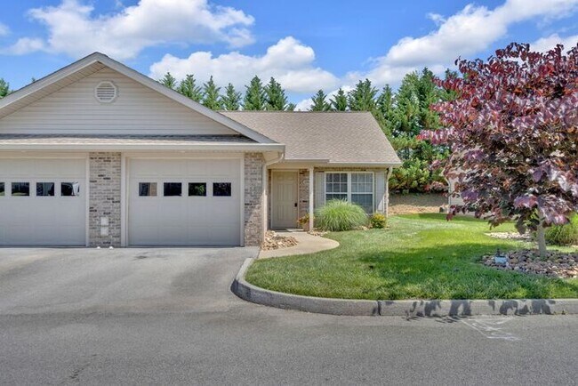 Photo - Suncrest Village 2BR/1 Bath One Level with Attached Garage