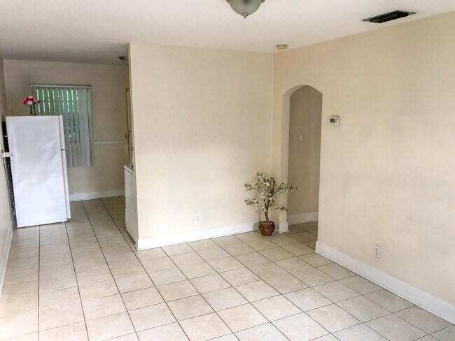 Photo - 212 E Drury Ave