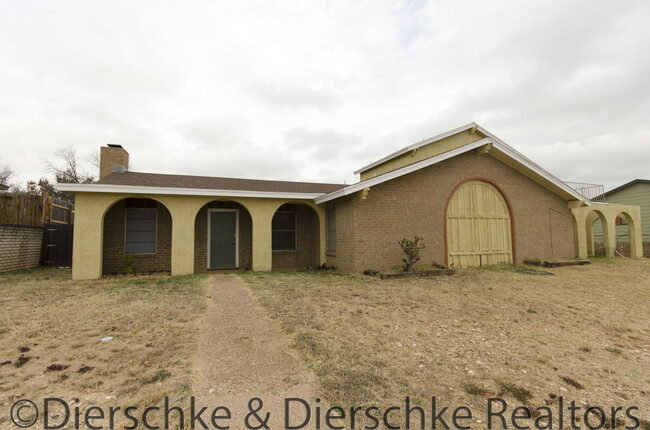 SPACIOUS & CUTE 2 bedroom 2 bath townhouse... - SPACIOUS & CUTE 2 bedroom 2 bath townhouse...