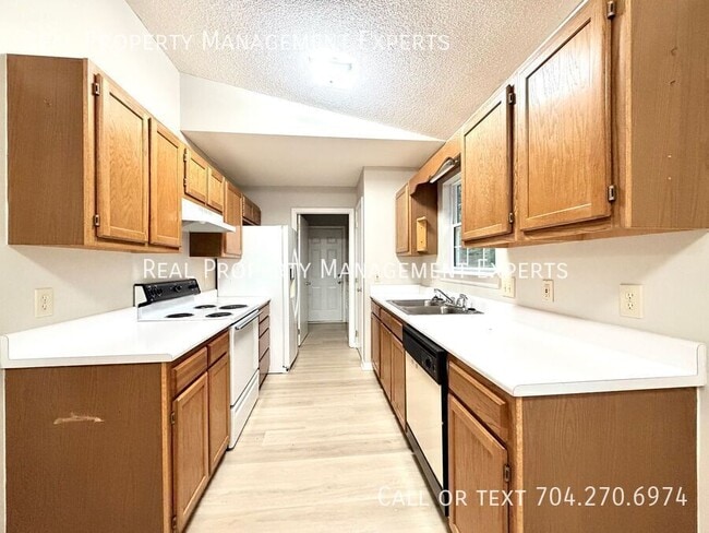 Photo - 174 Overcreek Rd
