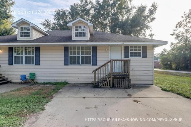 Building Photo - 124 30th 1/2 St-A Unit A