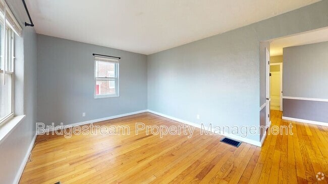 Building Photo - 108 Bellaire Ave Rental