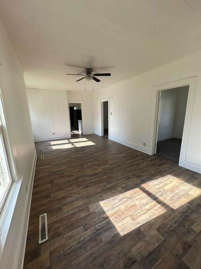 Photo - 1403 W 4th St