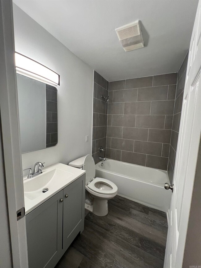 Photo - 2113 W 19th St