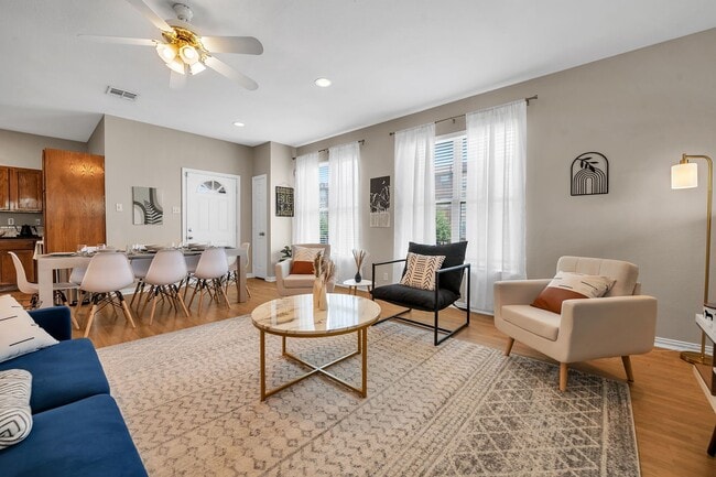 Photo - 1425 E James St Unidad A