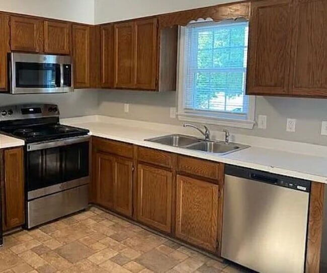 Photo - 108 Cranewater Dr