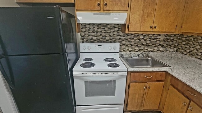 Photo - 3423 Ryburn Rd