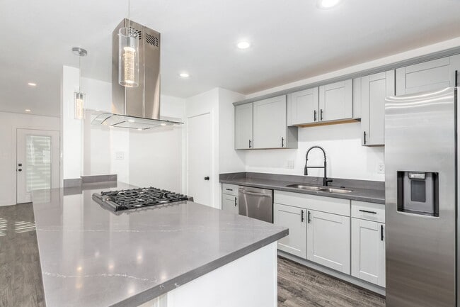 Building Photo - North Mountain Home