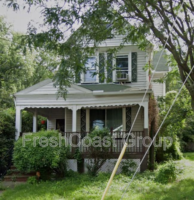 Building Photo - 4103 E 76th St Unit 2 Up