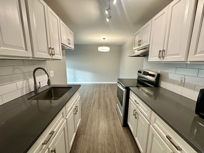 Photo - 111 Sherbrooke Ave Unit 128