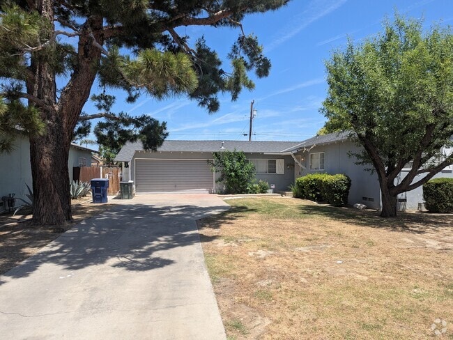 Building Photo - 2208 Holden Way Rental