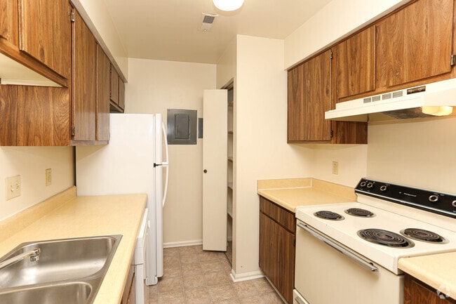 Classic Style The Dogwood 1BR, 1BA - 700 SF