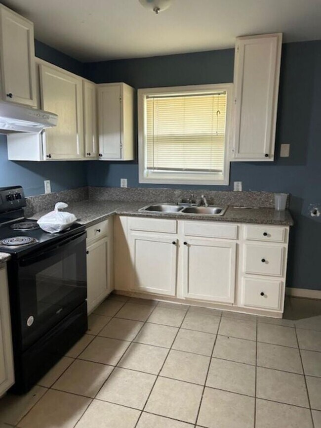 1184 Lucile Ave SW Unit 3